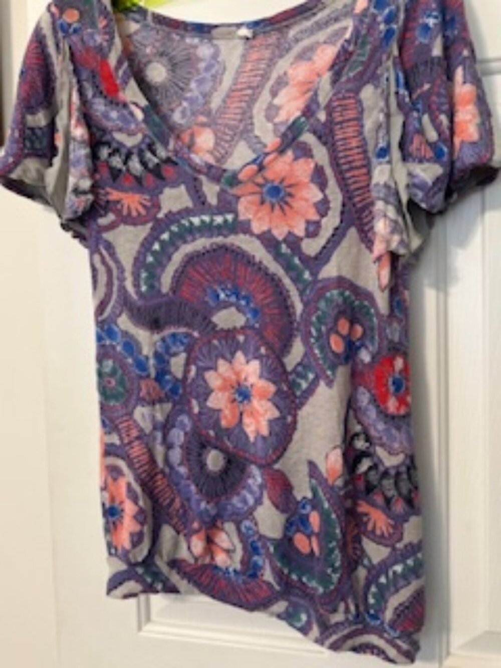 Free People Double layered, two toned, split sleeves, lightweight Sz M
